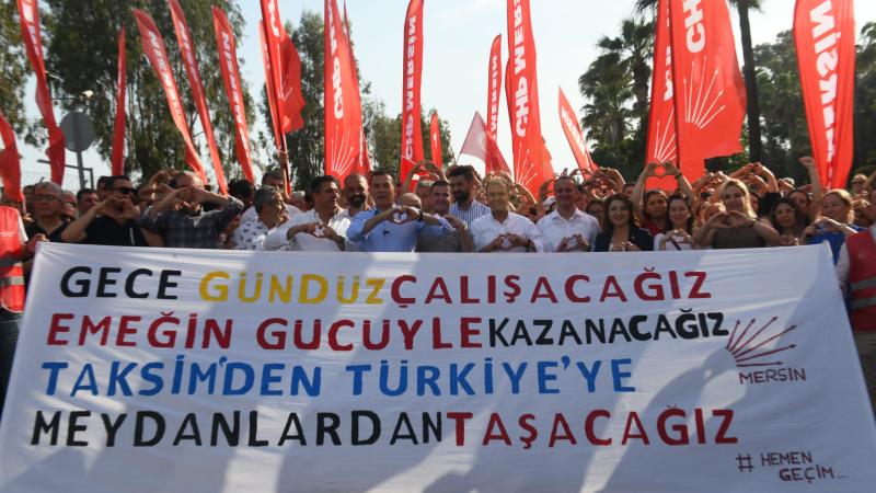 Başkan Abdullah Özyiğit, 1 Mayıs’ta işçilerle yan yana yürüdü