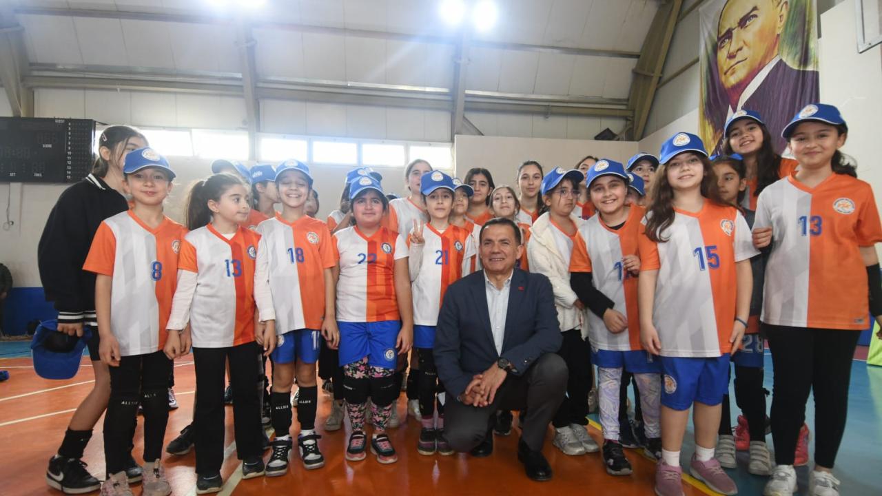 Başkan Özyiğit, sporcu çocuklar ve aileleriyle buluştu