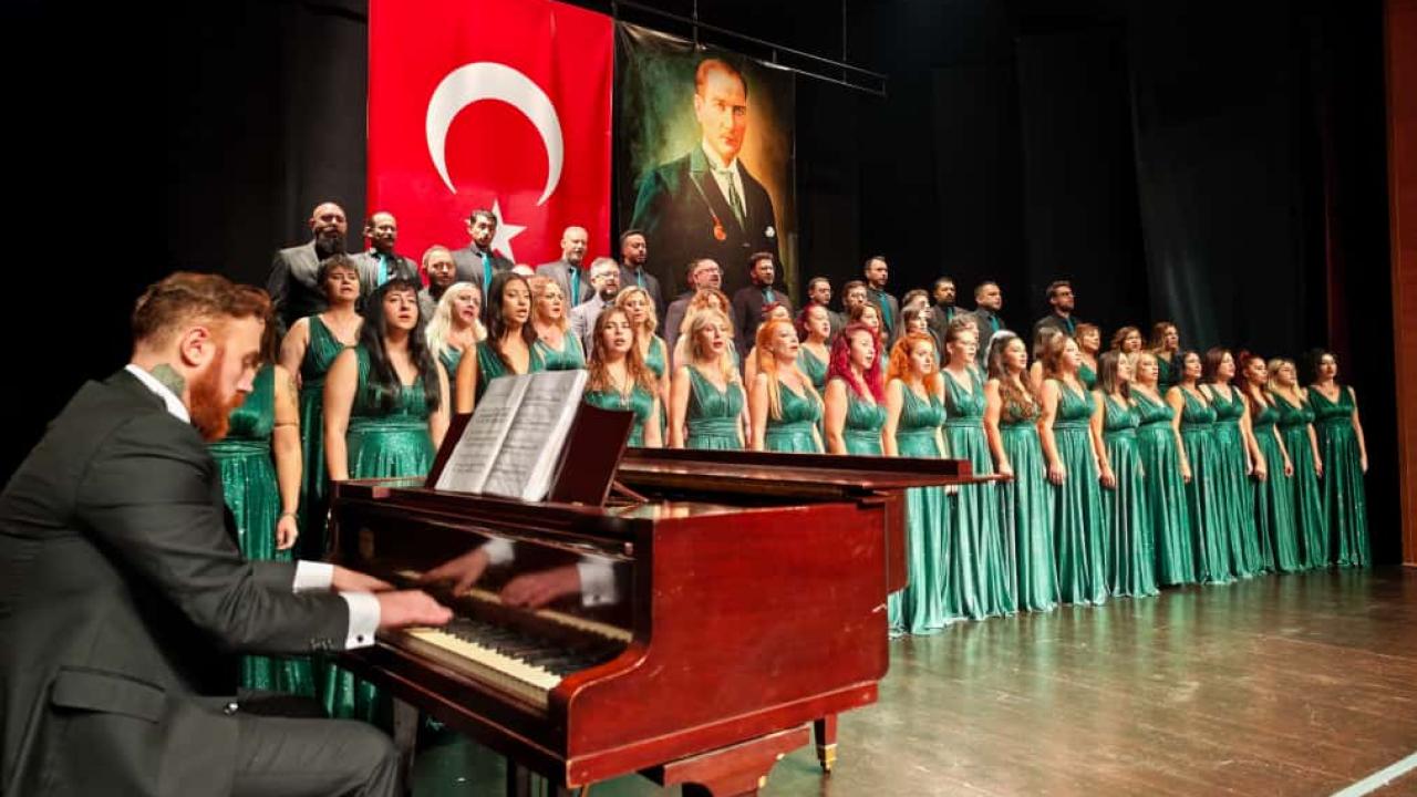 Yenişehir Belediyesinden coşkulu Cumhuriyet Konseri