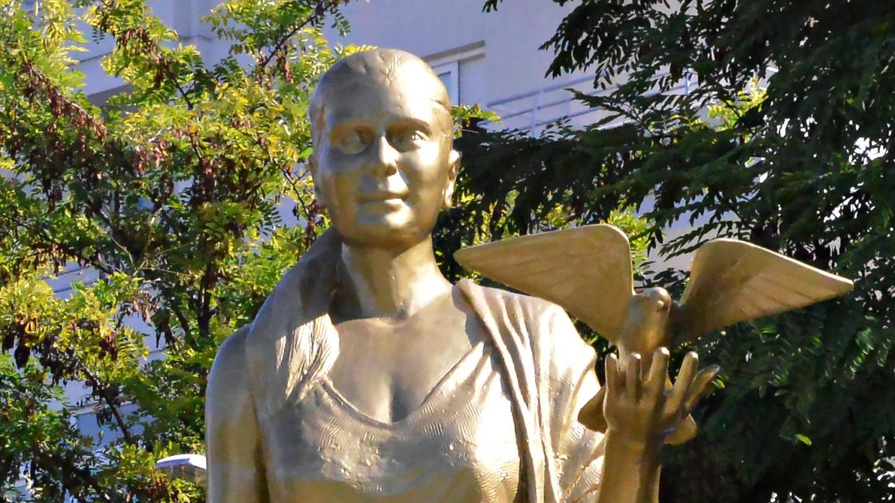 Yenişehir’e Barış Heykeli