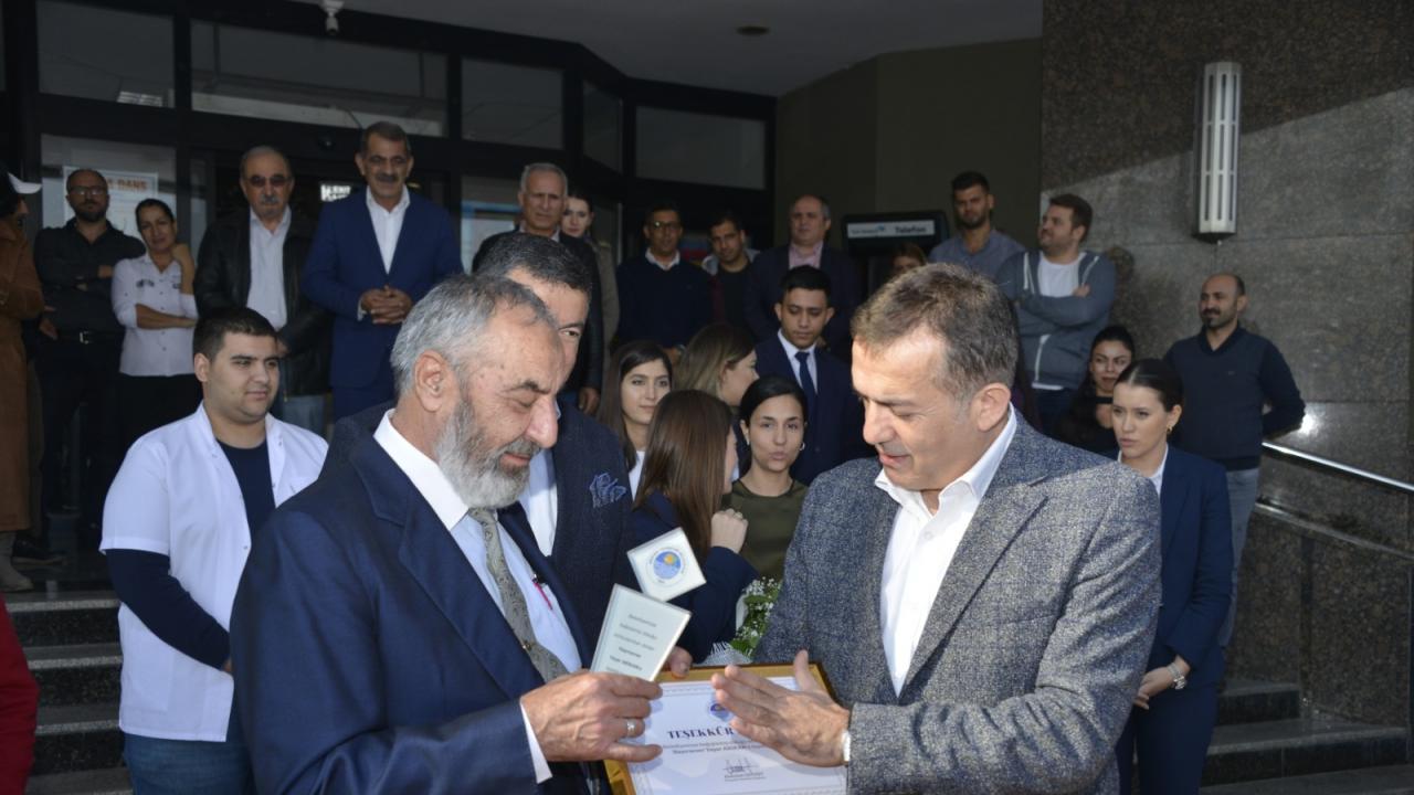 Hayırsever Arıkan, Yenişehir Belediyesi’ne  ambulans bağışladı.