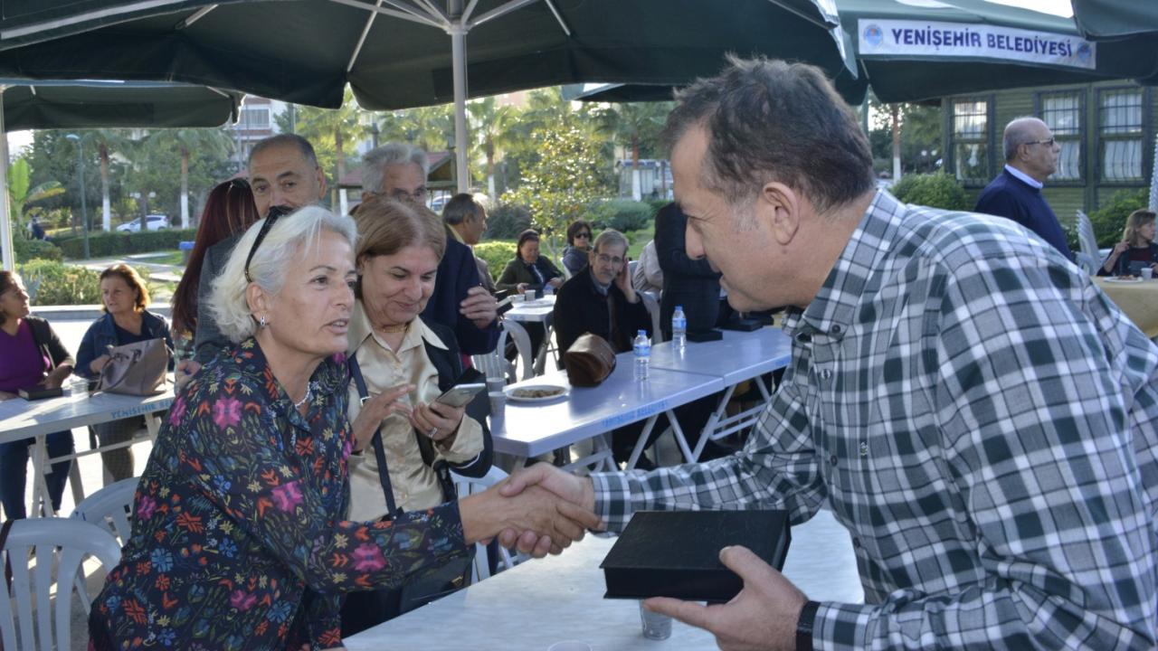 Yenişehir Belediyesi Emekli Öğretmenleri unutmadı.