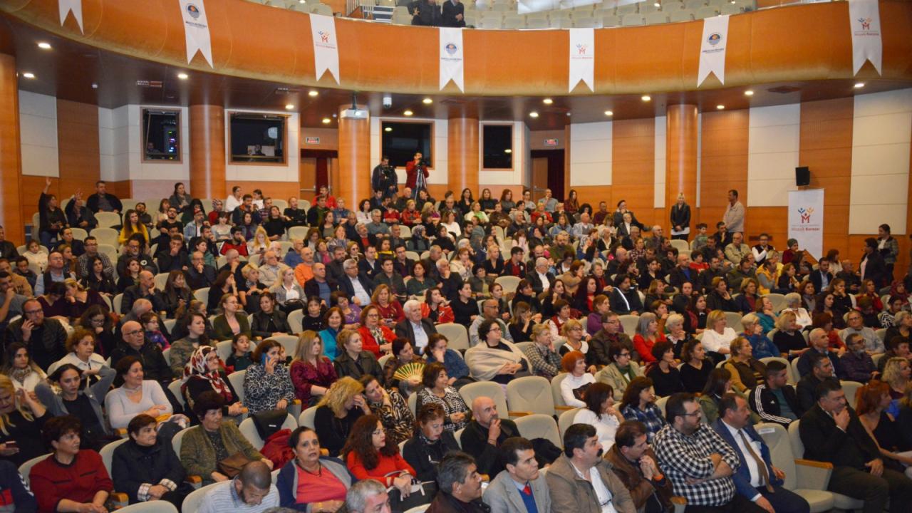 Yenişehir Belediyesi Mozaik Korosu Büyüledi