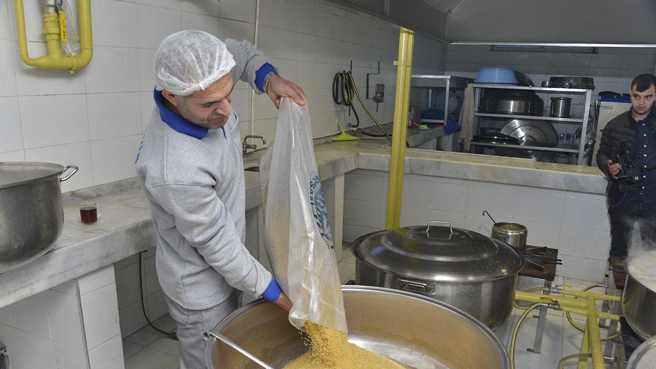 Aşevinde Günlük 500 Kişiye Yemek İkramı