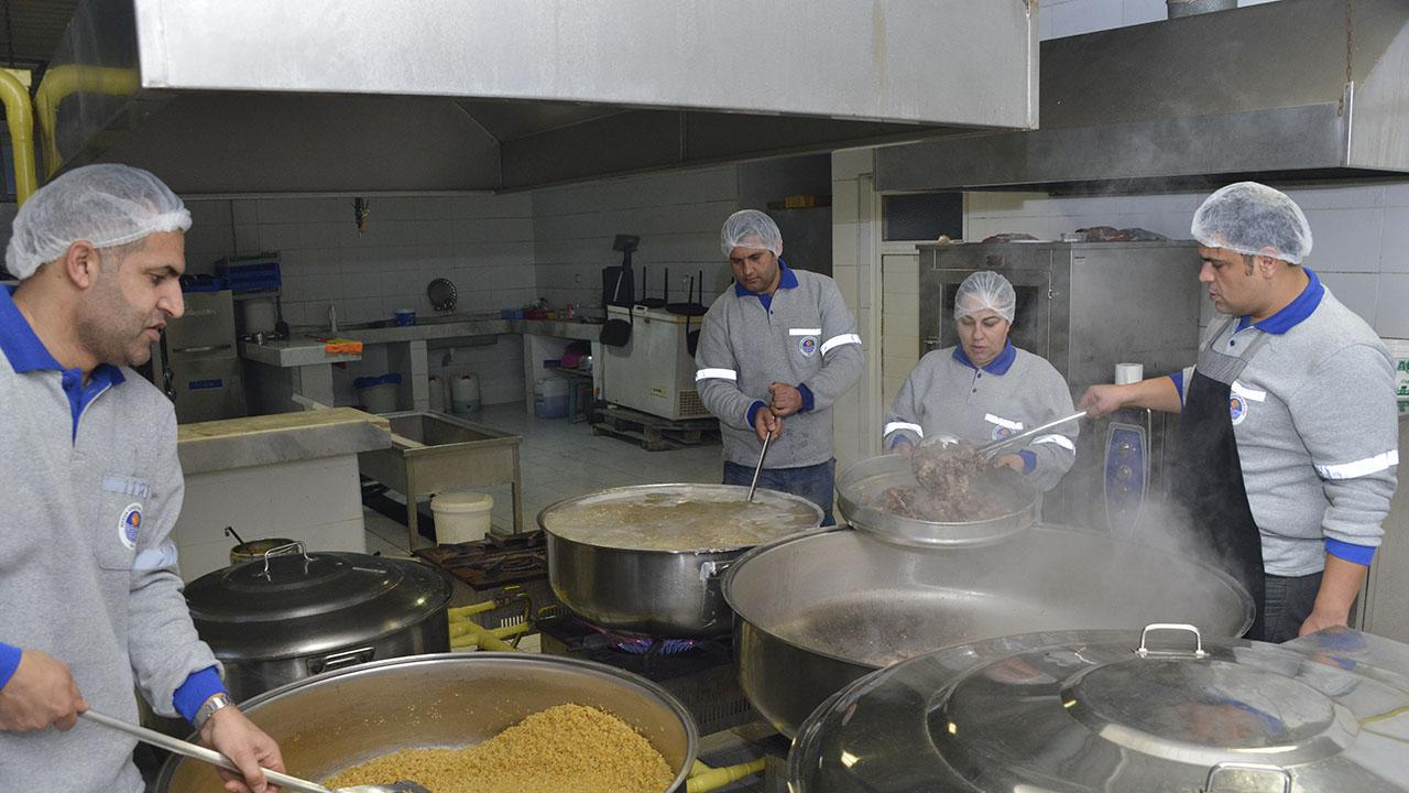 Aşevinde Günlük 500 Kişiye Yemek İkramı