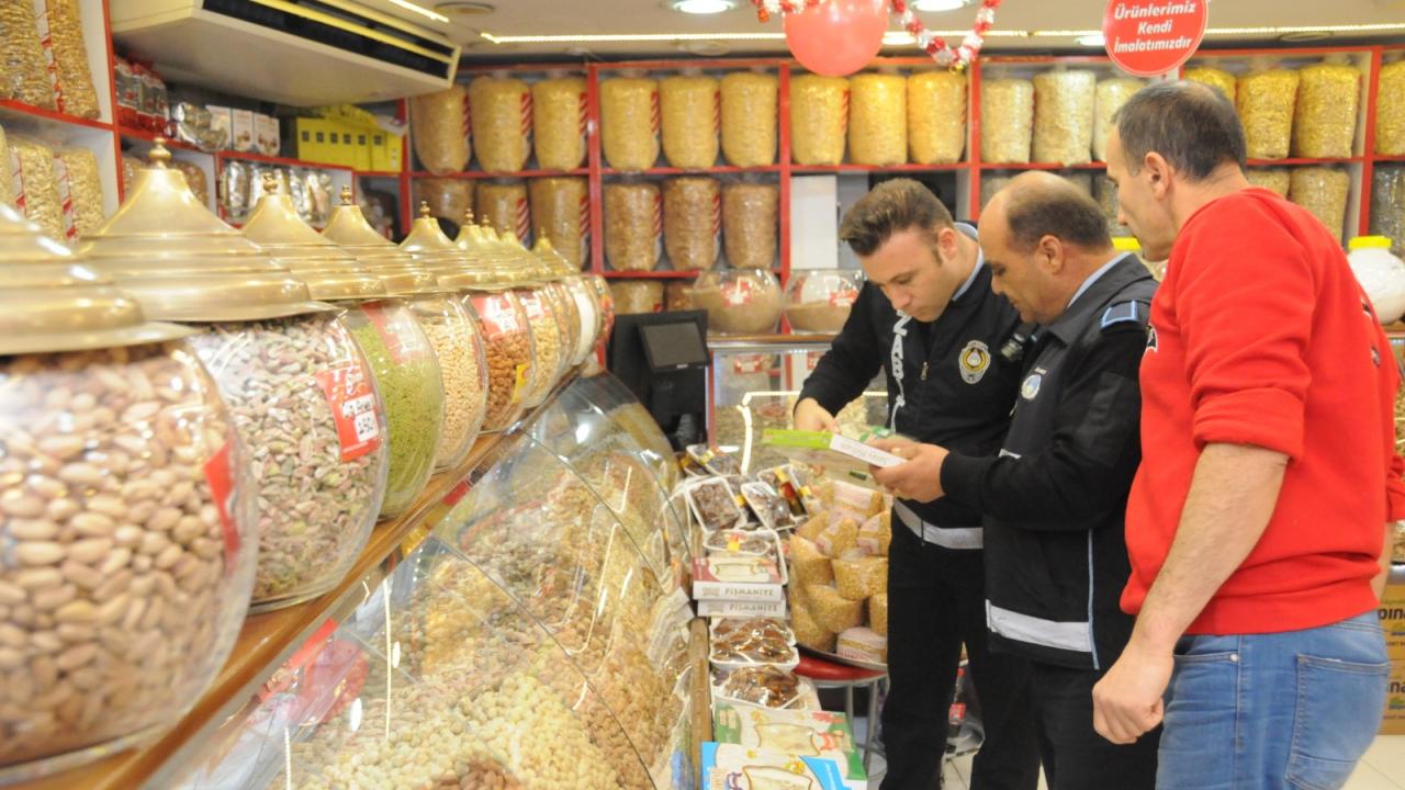 Yenişehir’de Yılbaşı Öncesi Kuruyemişçiler Denetlendi