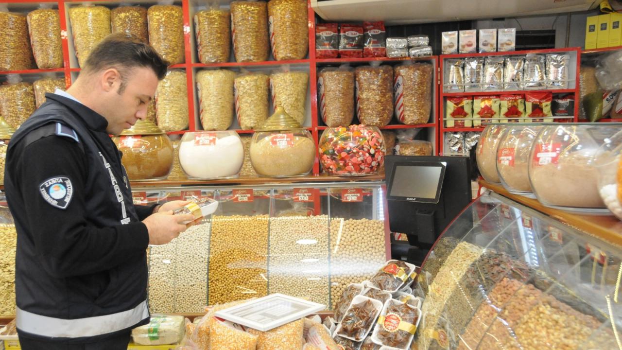 Yenişehir’de Yılbaşı Öncesi Kuruyemişçiler Denetlendi