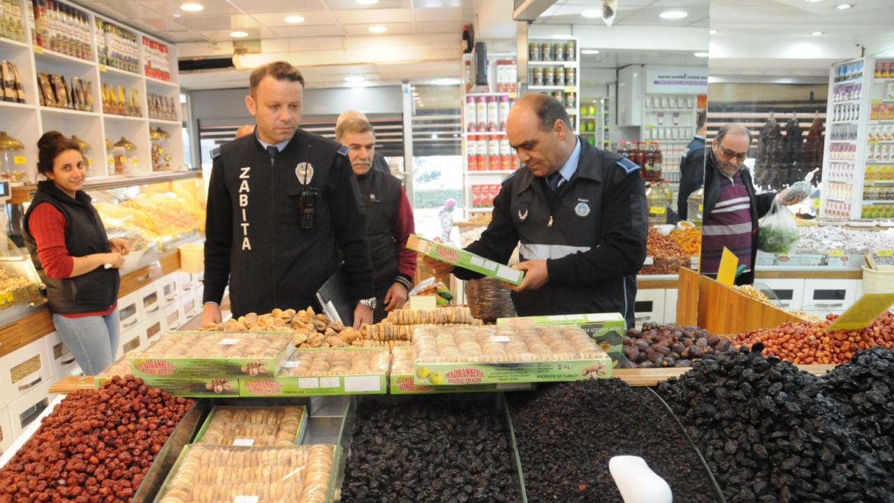 Yenişehir’de Yılbaşı Öncesi Kuruyemişçiler Denetlendi