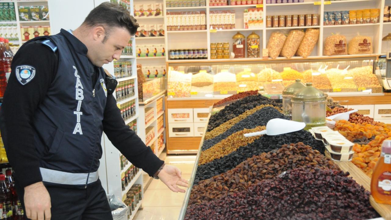 Yenişehir’de Yılbaşı Öncesi Kuruyemişçiler Denetlendi
