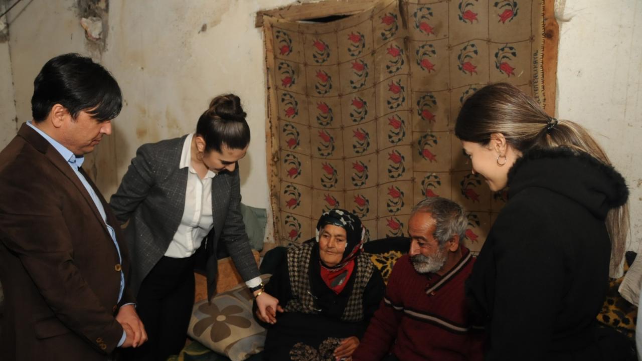 Münevver Teyze Ve Kardeşi Geçici Evlerine Yerleştirildi