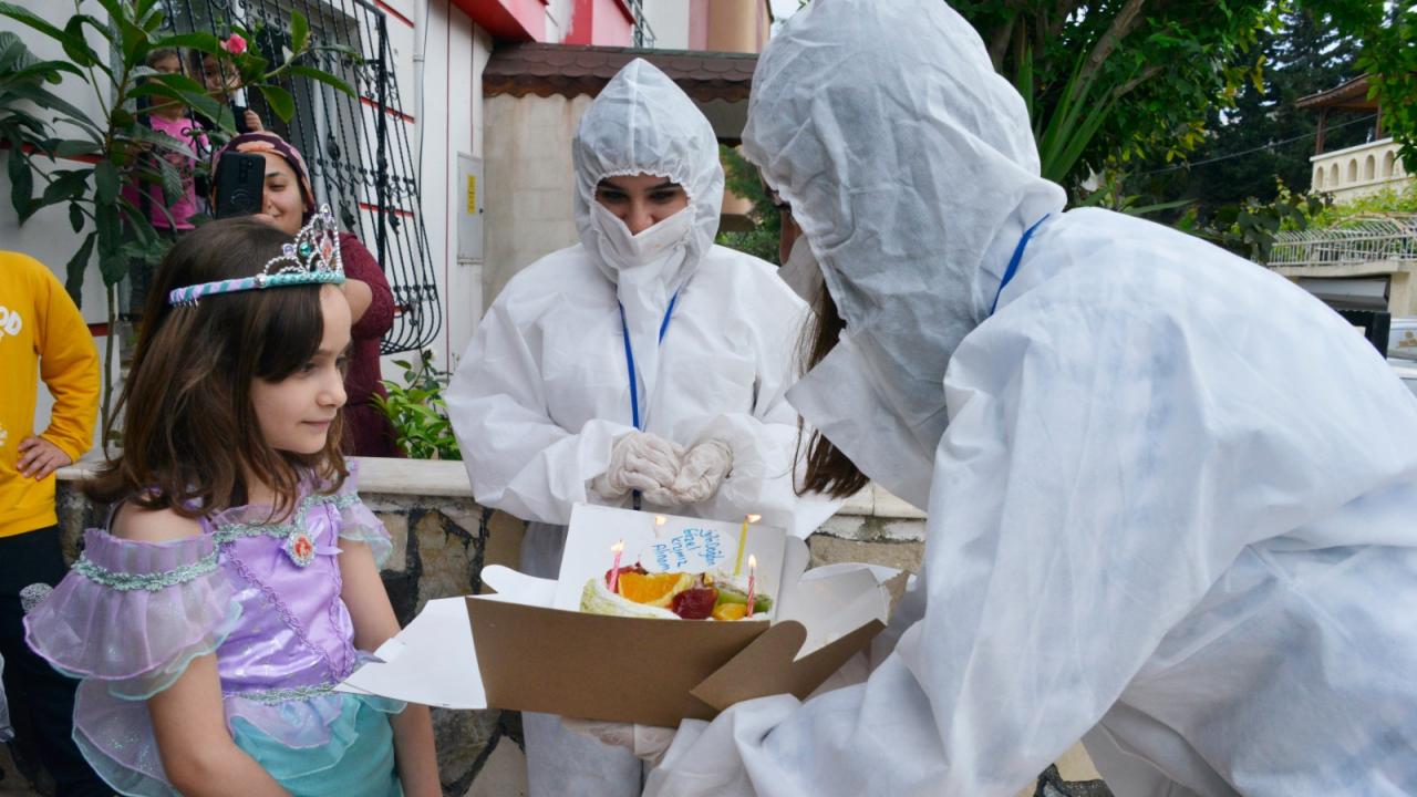 Minik Alina’ya 23 Nisan’da Doğum Günü Sürprizi