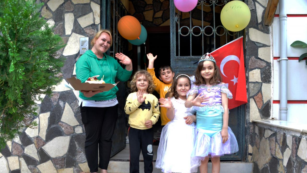 Minik Alina’ya 23 Nisan’da Doğum Günü Sürprizi