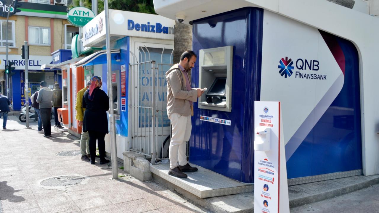 Sensörlü Dezenfektanlar Yenişehir'in Dört Bir Yanında