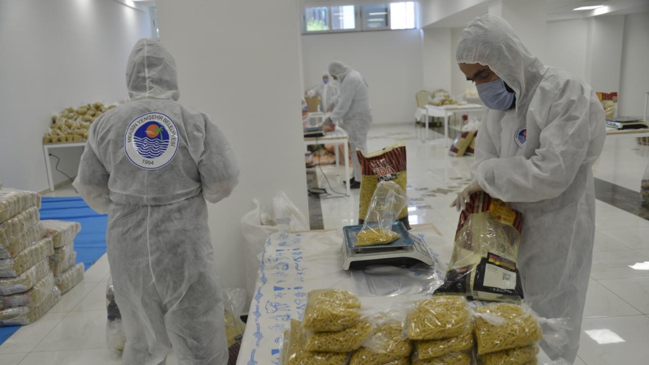 Yenişehir’de Gıda Paketleri Özenle Hazırlanıyor