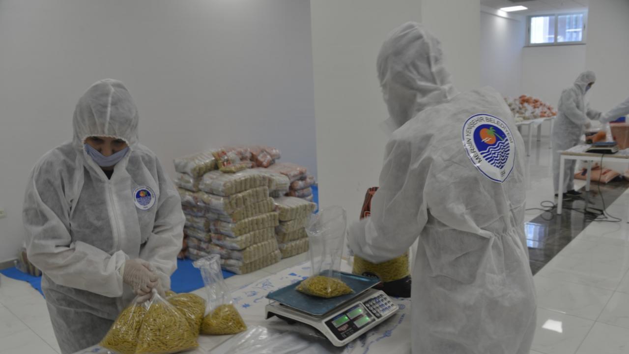 Yenişehir’de Gıda Paketleri Özenle Hazırlanıyor