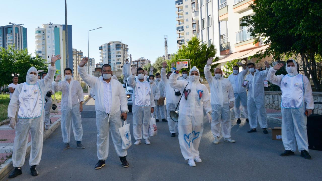 Yenişehir Belediyesinden çocuklara bayram şekeri