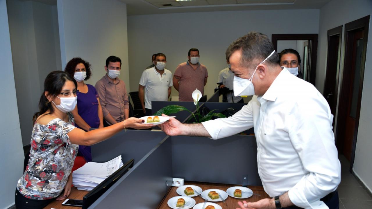 Başkan Özyiğit, personellerle buluşmaya devam ediyor