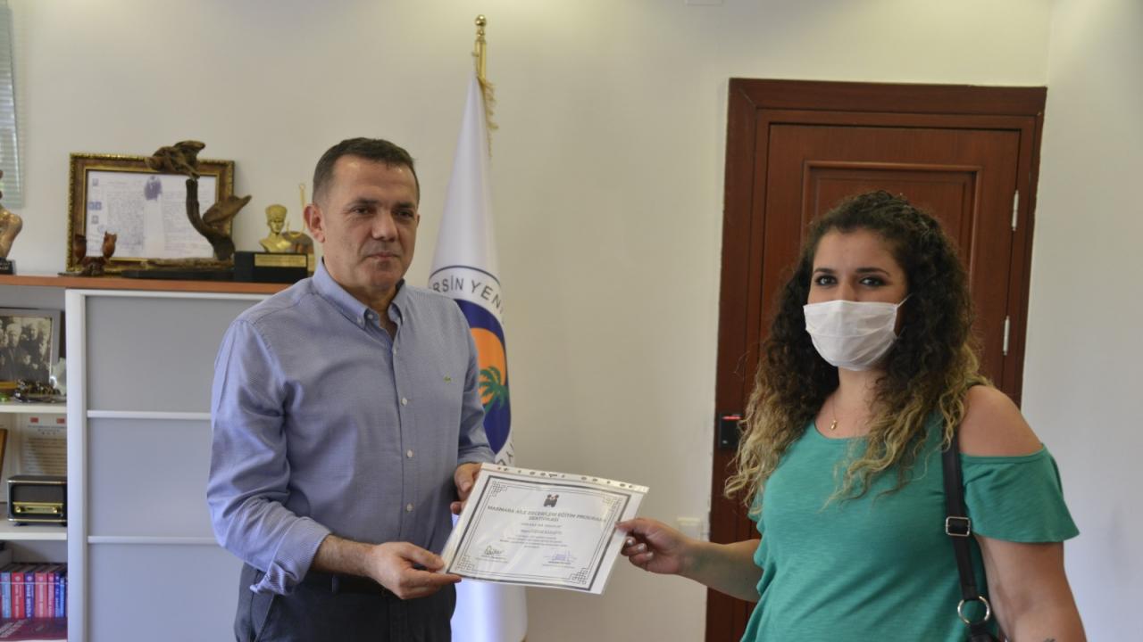 Başkan Özyiğit’ten aile eğitimi mezunlarına sertifika 