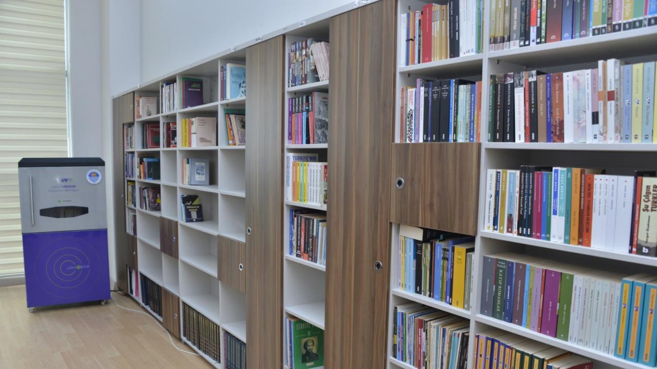 Yenişehir Belediyesinden kitap dezenfeksiyon cihazı