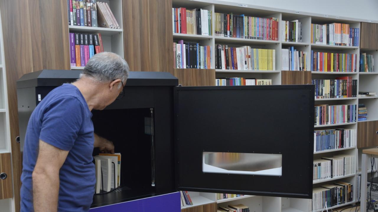 Yenişehir Belediyesinden kitap dezenfeksiyon cihazı
