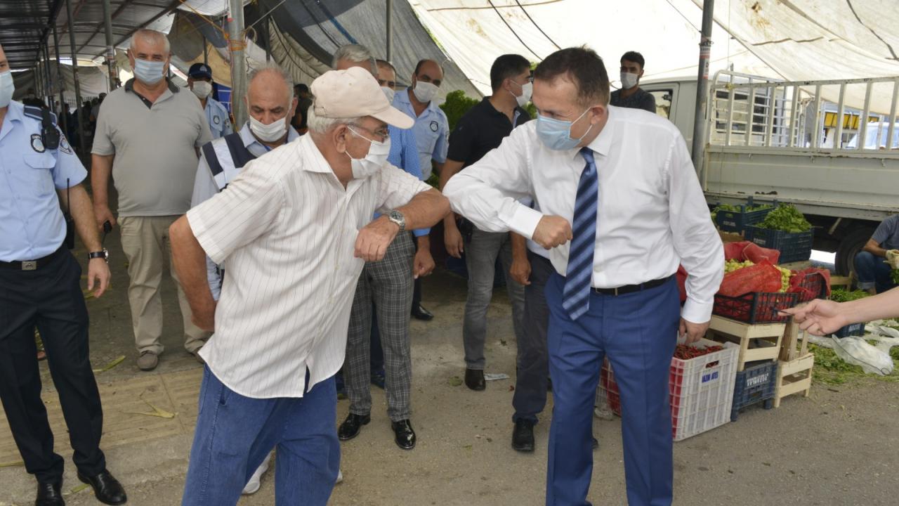 Başkan Özyiğit’ten semt pazarında ‘Koronavirüs’ denetimi