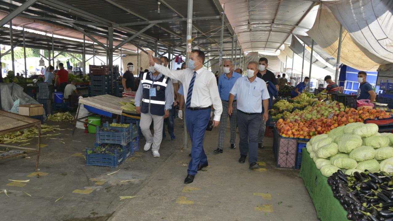 Başkan Özyiğit’ten semt pazarında ‘Koronavirüs’ denetimi