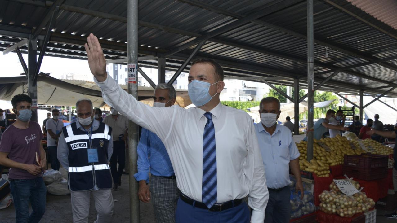 Başkan Özyiğit’ten semt pazarında ‘Koronavirüs’ denetimi