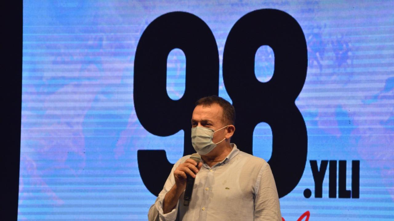 Yenişehir Belediyesi Sunay Akın’ı Mersinlilerle buluşturdu