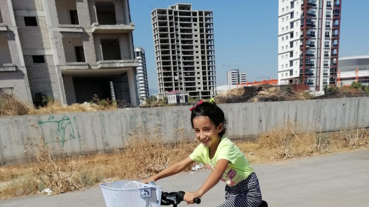 Başkan söz verdi, Esmanur bisikletine kavuştu