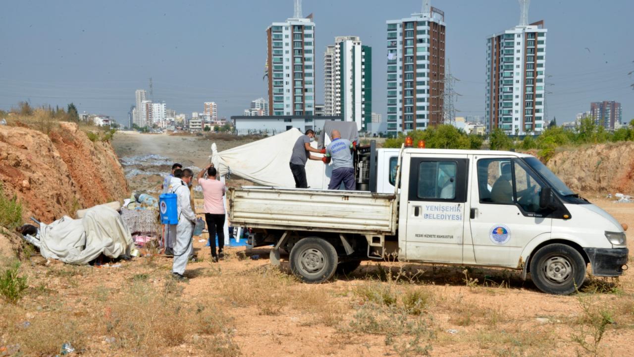 Yenişehir Belediyesi evsiz aileyi yalnız bırakmadı