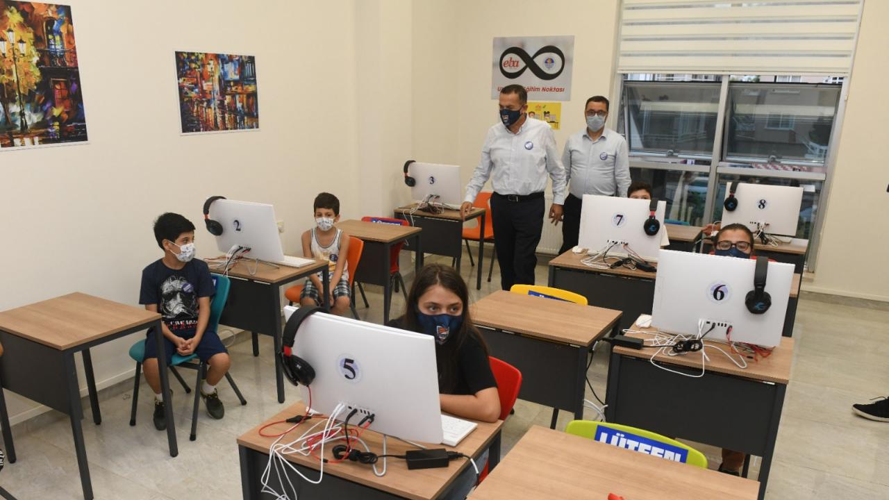 Başkan Özyiğit, EBA Destek Noktasını öğrencilerle açtı