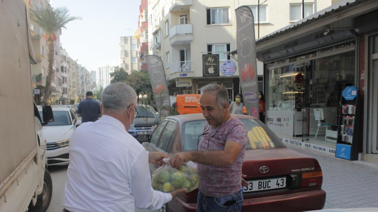 Yenişehir Belediyesi 20 ton narenciye dağıttı