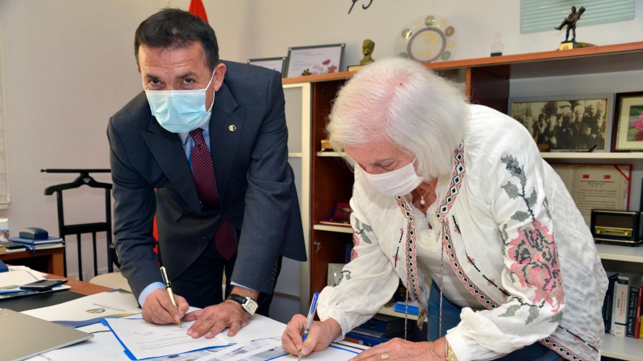Yenişehir Belediyesi Ülkü Ongun Kütüphanesi kuruluyor