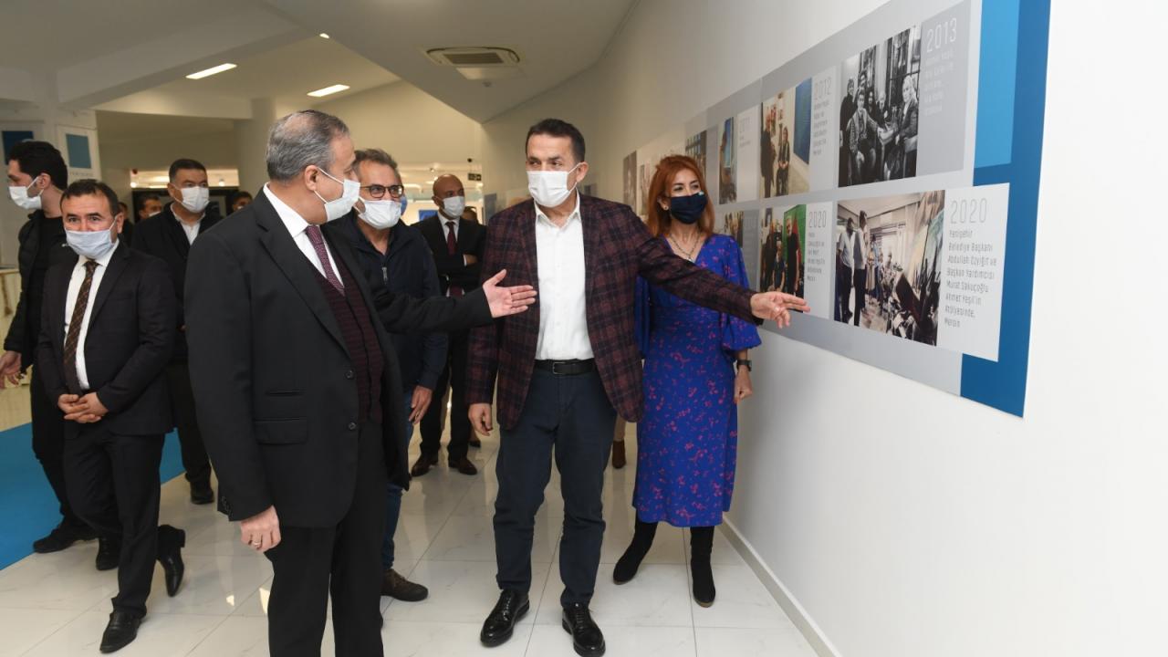 Vali Ali İhsan Su, Ahmet Yeşil sergisini gezdi