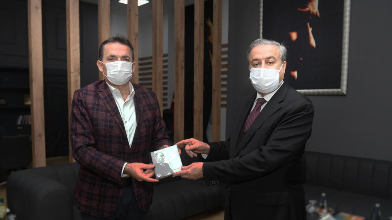 Vali Ali İhsan Su, Ahmet Yeşil sergisini gezdi