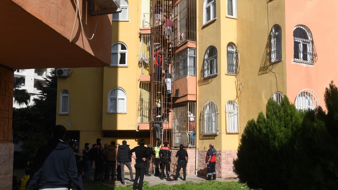 Yenişehir Limonluk Mahallesi Denizay sitesinde çıkan yangın korku yarattı