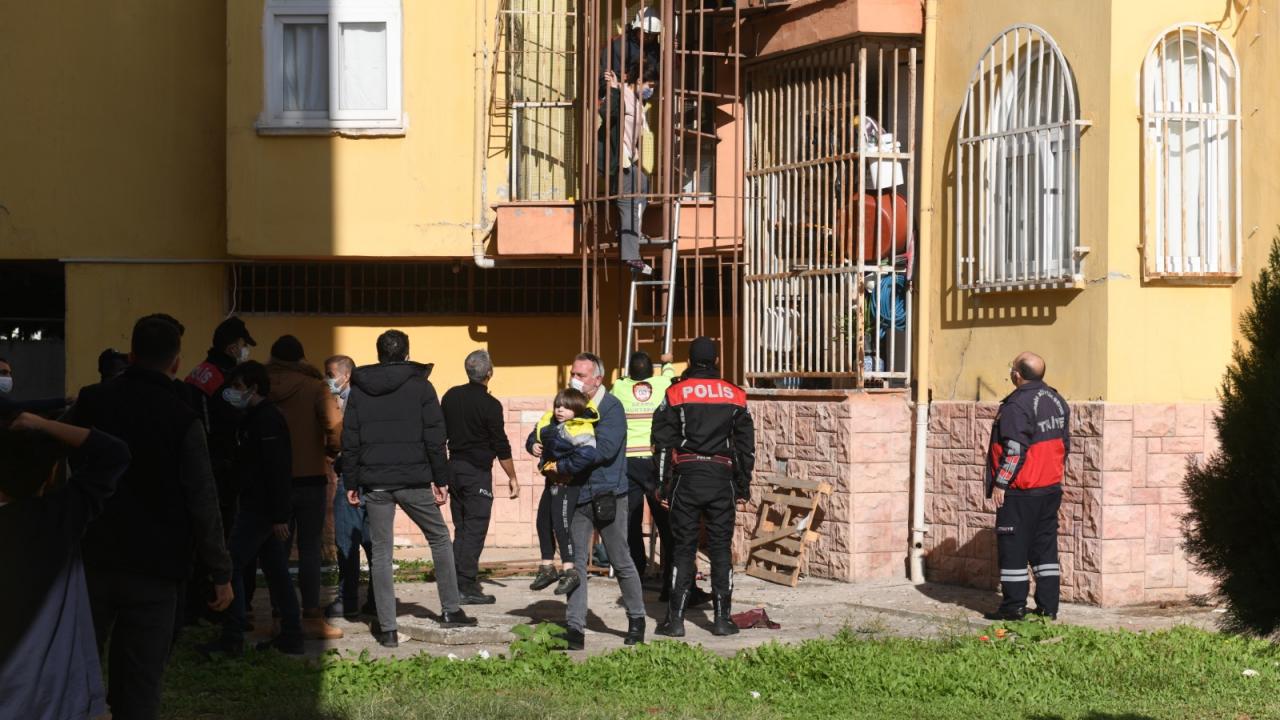 Yenişehir Limonluk Mahallesi Denizay sitesinde çıkan yangın korku yarattı
