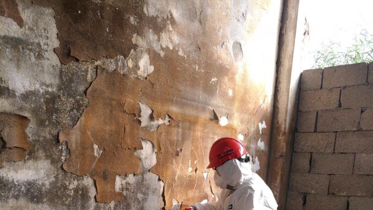 Yenişehir’de yıkılacak binalarda asbest kontrolü yapılıyor