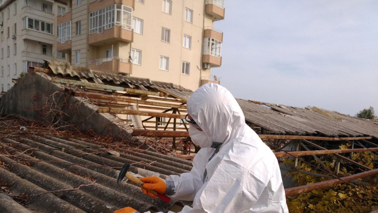 Yenişehir’de yıkılacak binalarda asbest kontrolü yapılıyor