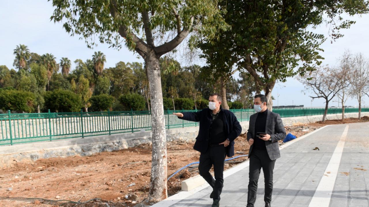 Başkan Özyiğit, yürüyüş ve bisiklet yolunda incelemelerde bulundu