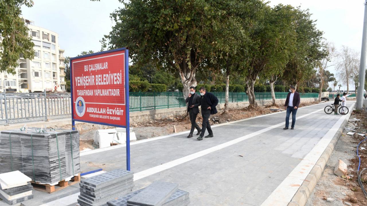 Başkan Özyiğit, yürüyüş ve bisiklet yolunda incelemelerde bulundu