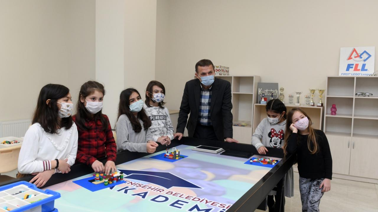 Yenişehir’de geleceğin bilim insanları yetişiyor