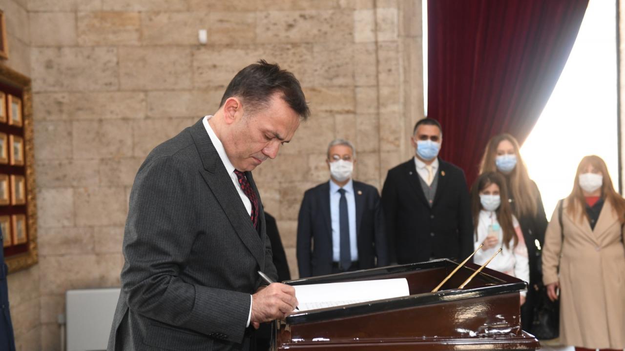 Başkan Özyiğit ve muhtarlardan Anıtkabir'e ziyaret