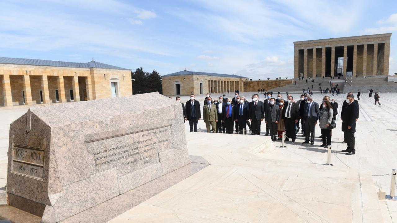 Başkan Özyiğit ve muhtarlardan Anıtkabir'e ziyaret