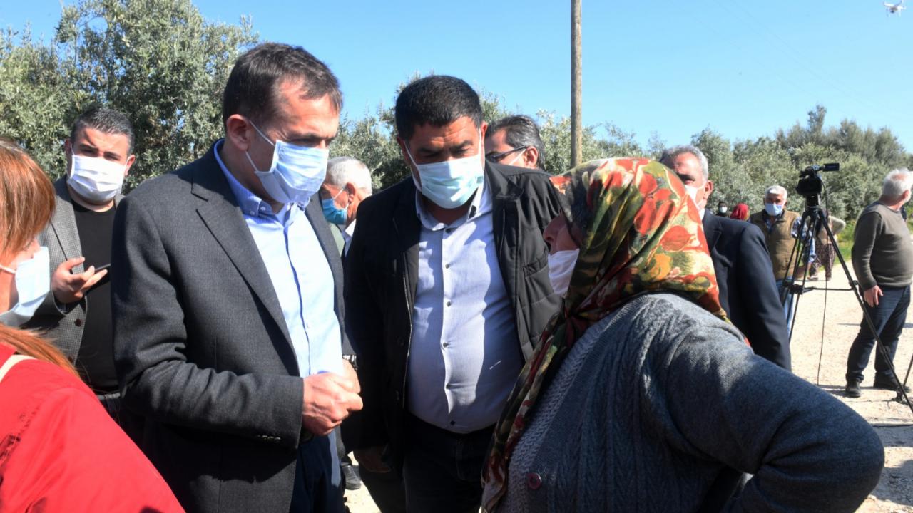 Başkan Özyiğit, bahçelerini betondan koruyan üreticilerin yanında 