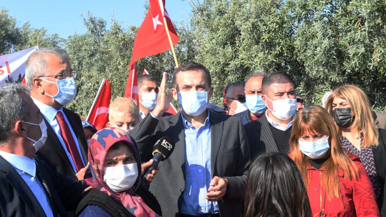 Başkan Özyiğit, bahçelerini betondan koruyan üreticilerin yanında 