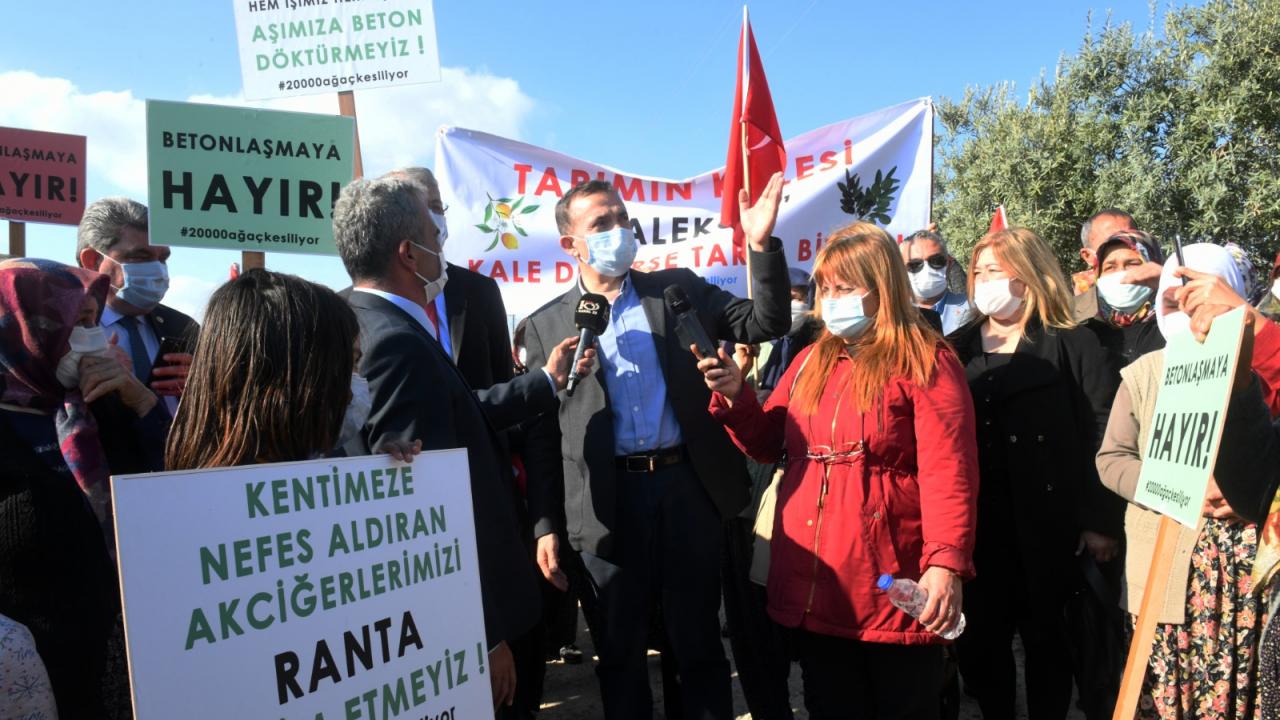 Başkan Özyiğit, bahçelerini betondan koruyan üreticilerin yanında 