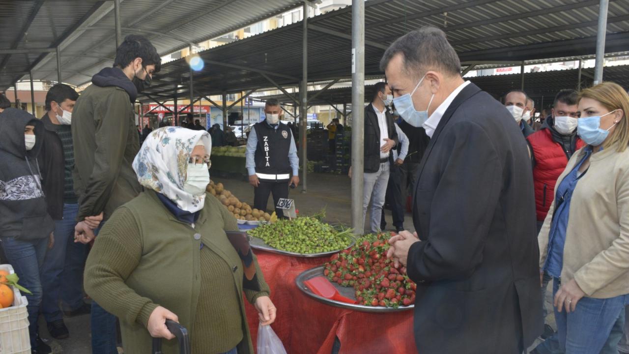 Başkan Özyiğit, hem hizmetleri anlatıyor hem talepleri dinliyor