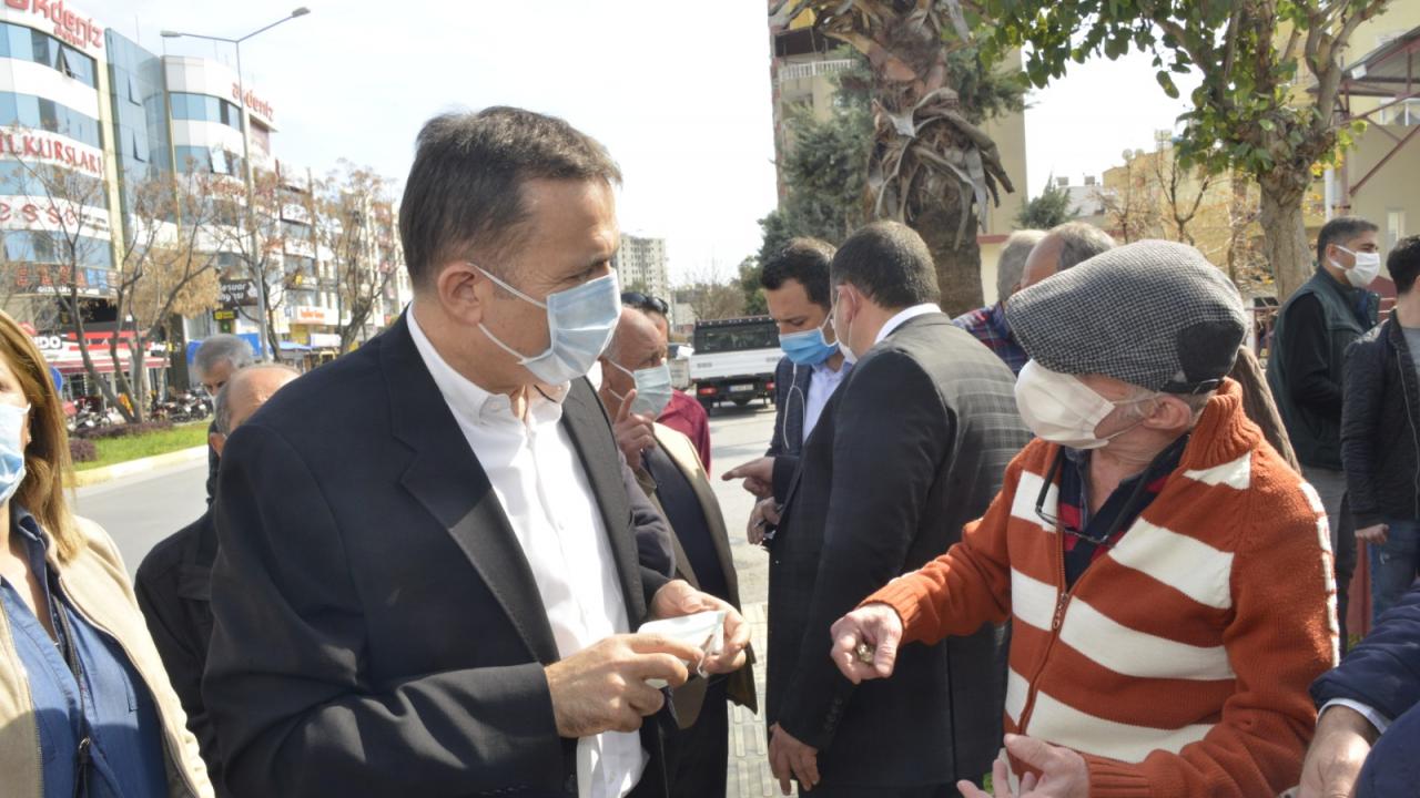 Başkan Özyiğit, hem hizmetleri anlatıyor hem talepleri dinliyor