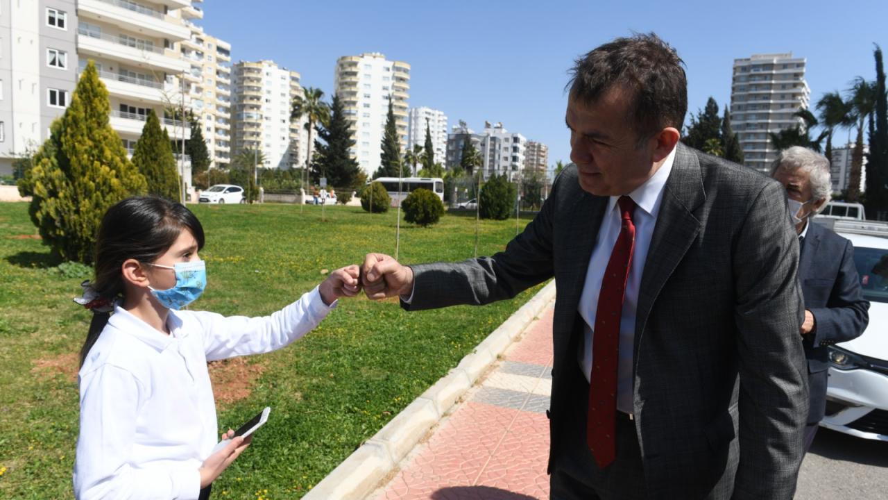 Mimozalar Yenişehir’de toprakla buluştu